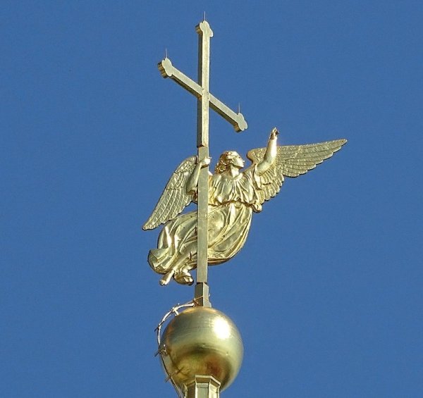 Золотой ангел Петербурга на шпиле Петропавловской крепости