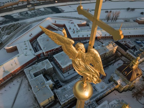Петропавловская крепость ангел на шпиле