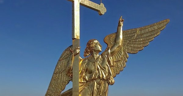 Петропавловский собор в Петербурге шпиль ангел