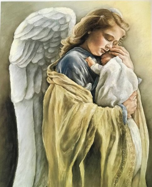 Ангел хранитель с ребенком на руках