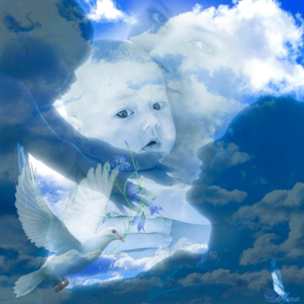 Ангел ребенок в небе