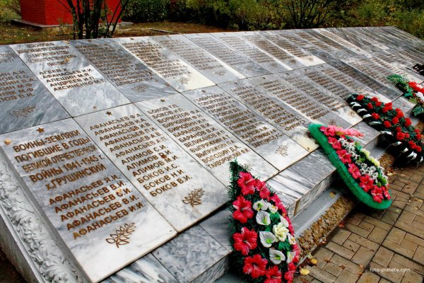 Памятники на братских могилах ВОВ