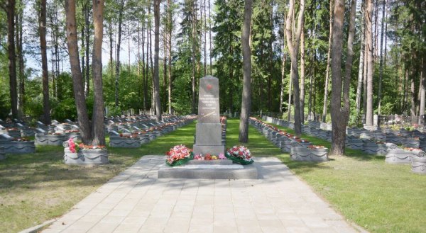 Братская могила воинам 1941-1945