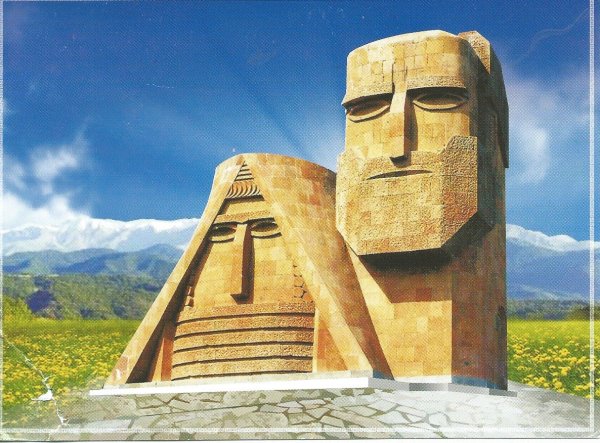 Папик Татик памятник Степанакерт