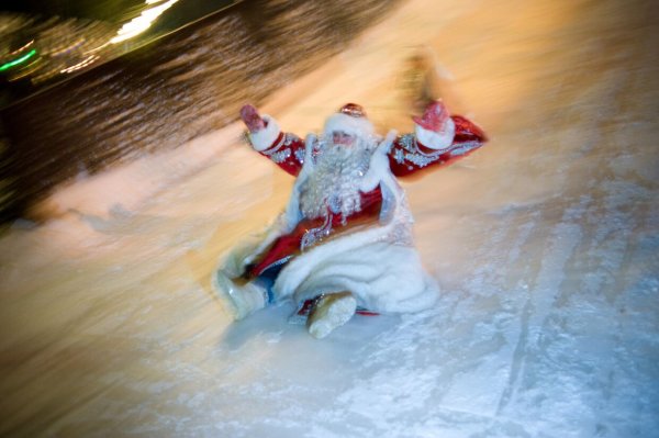 Дед Мороз убегает
