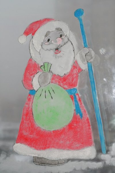 Дед Мороз на окне гуашью