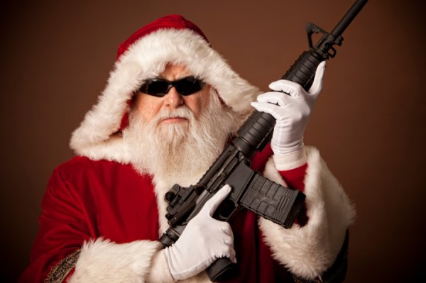 Дед Мороз с пушкой