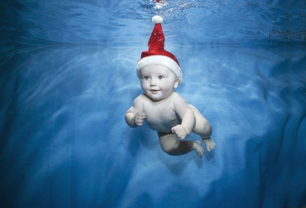 Дед Мороз в бассейне