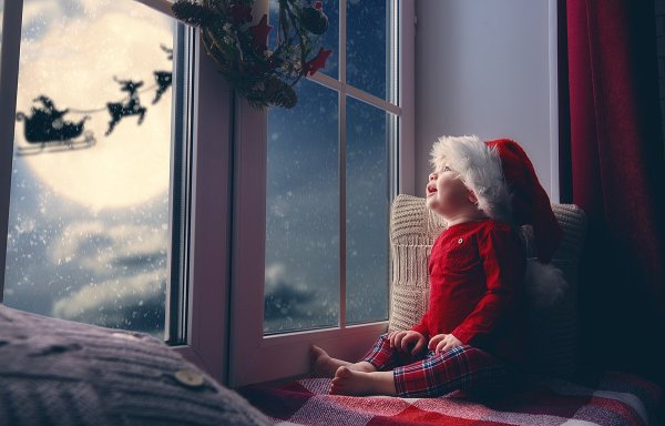 Новогодняя фотосессия на окне ребенок