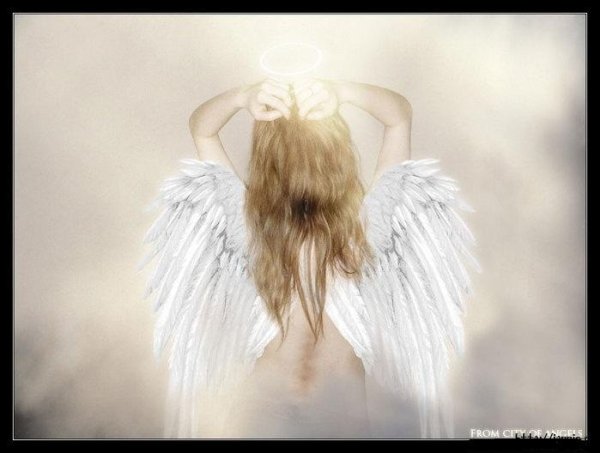 Женщина ангел со спины