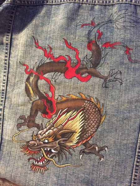 Роспись на джинсовке дракон