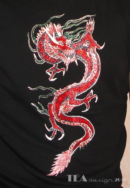 Китайский дракон на джинсах