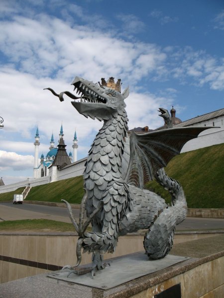 Казань Зилант статуя