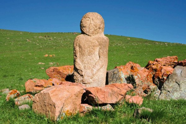Каменные изваяния балбалы в Казахстане