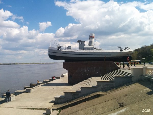 Чкаловская лестница с кораблем Нижний Новгород