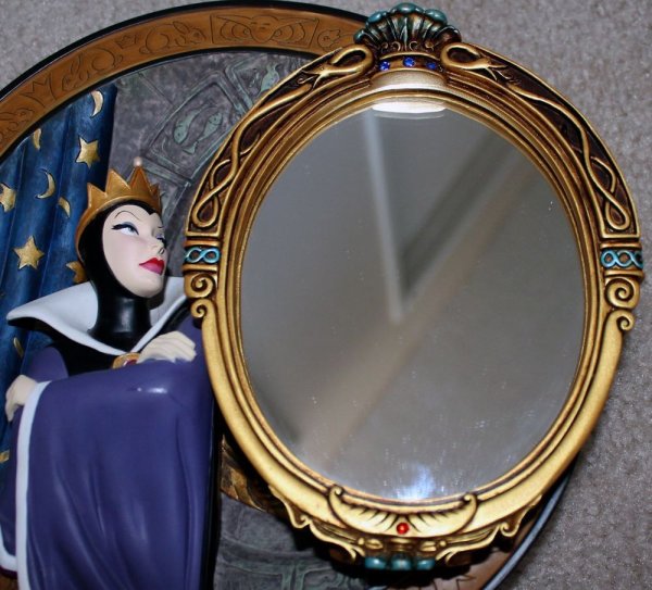 Зеркало злой королевы из Белоснежки