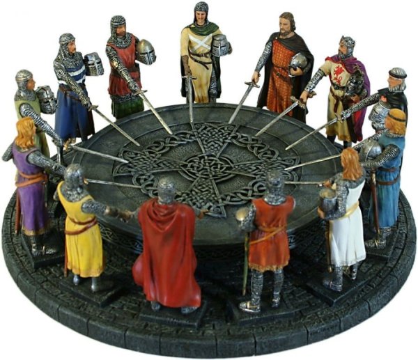 Король Артур и 12 рыцарей круглого стола