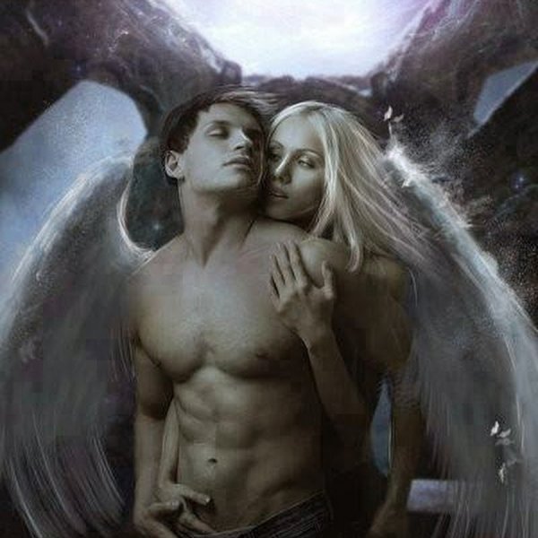 Девушка с ангелом мужчиной