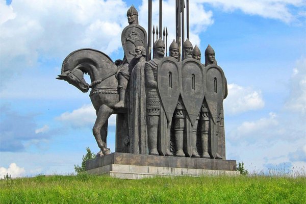 Памятник дружине Александра Невского в Пскове