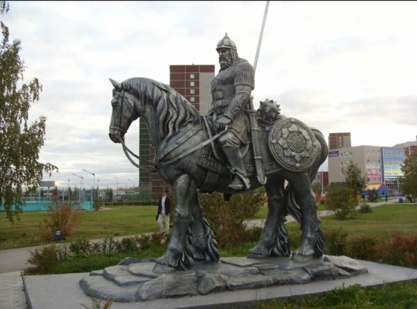 Памятник богатырю Илье Муромцу