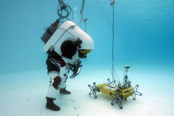 Робот подводный исследователь