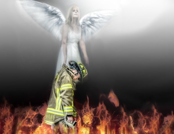 Пожарный с крыльями ангела