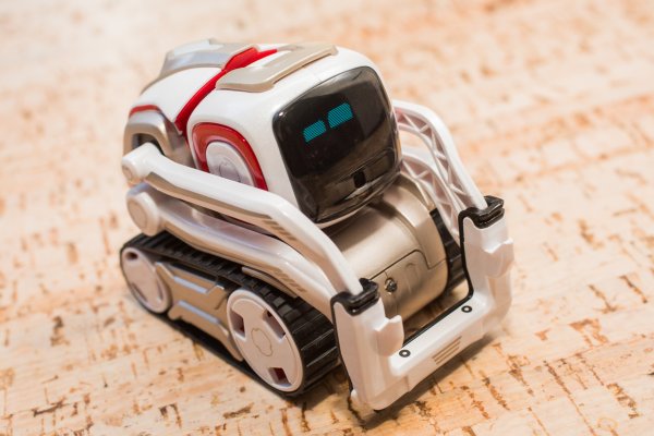 Робот игрушка Anki Cozmo