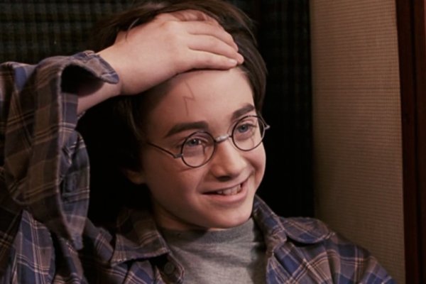 Гарри Поттер маленький шрам