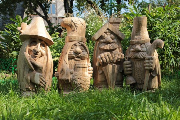 Сказочные фигуры из дерева