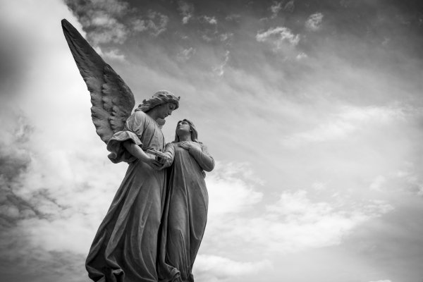 Скульптура «ангела-хранителя» Цюрих