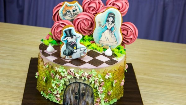 Торт в стиле Алиса в стране чудес