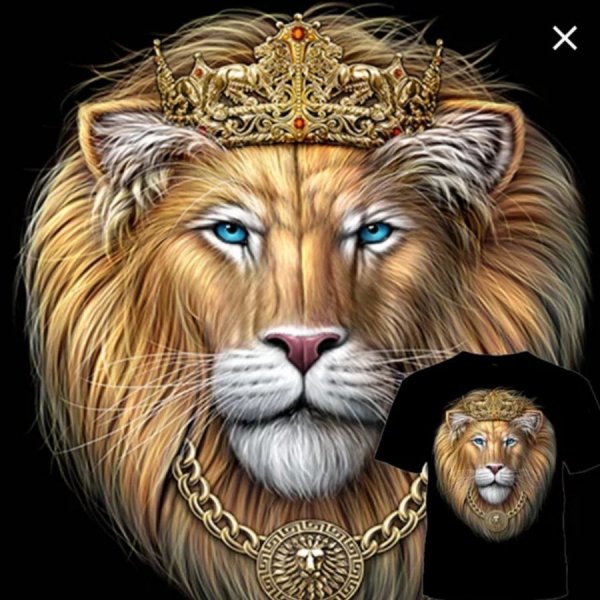 Лев с короной на голове