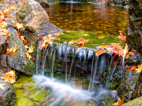 Осенний водопад