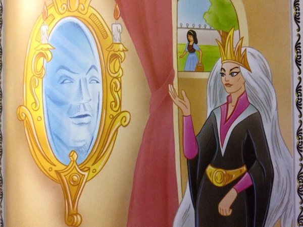 Королева Гримхильда зеркало