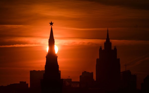 Кремль солнце