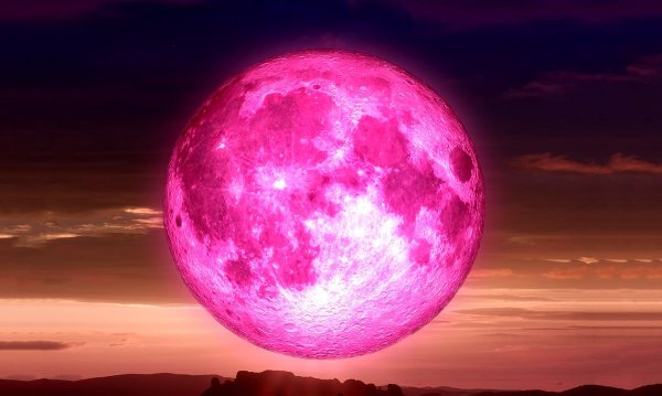 Полнолуние розовая Луна