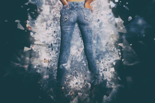 Девушка в джинсе