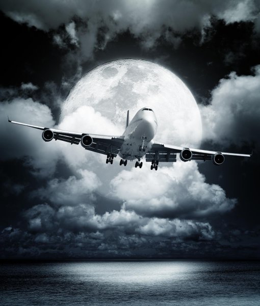 Красивая Луна и самолет