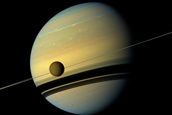 Гравитация Сатурна