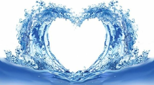 Вода в виде сердца