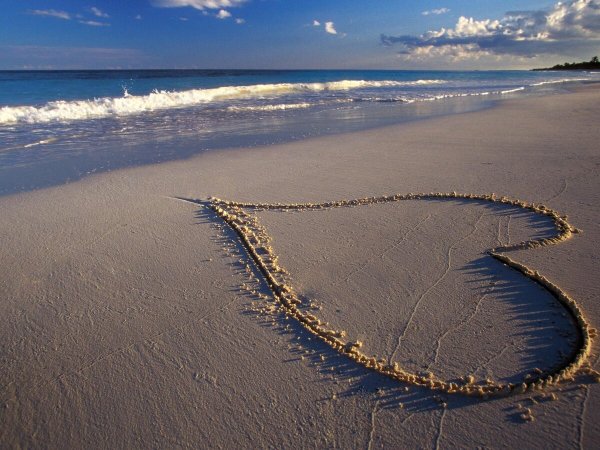 Сердечко на песке