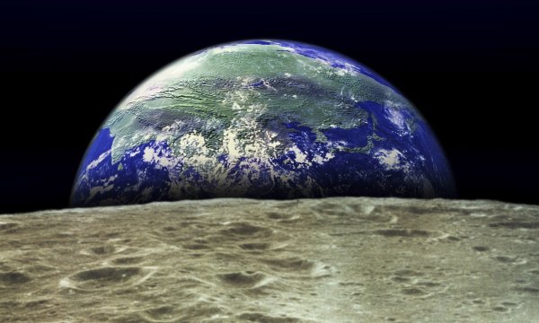 Восход земли на Луне