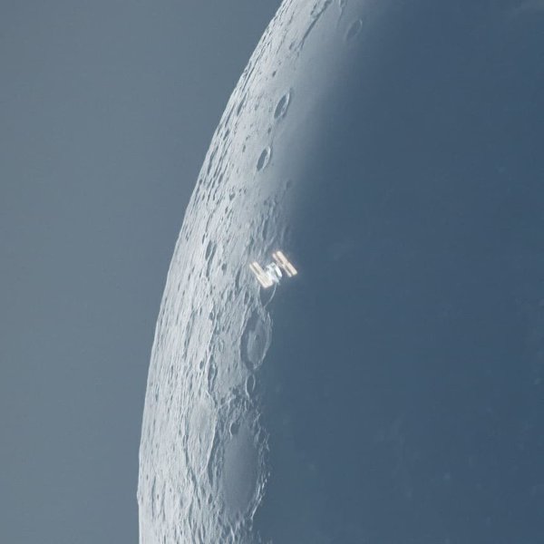 Эндрю Маккарти снимок Луны
