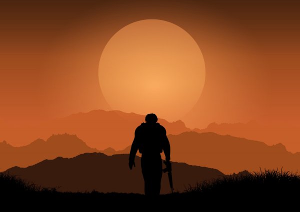 Солдат на фоне заката