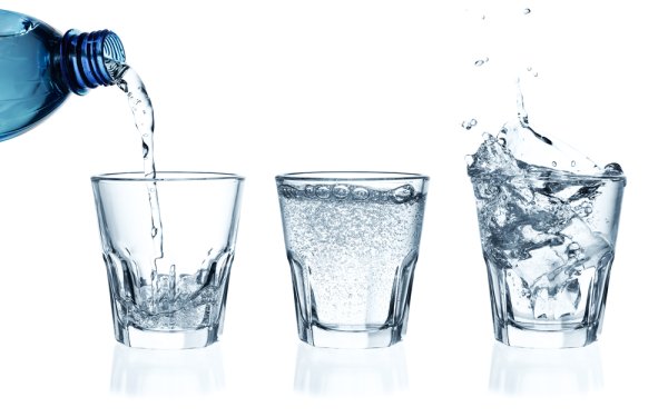 Газированная вода в стакане