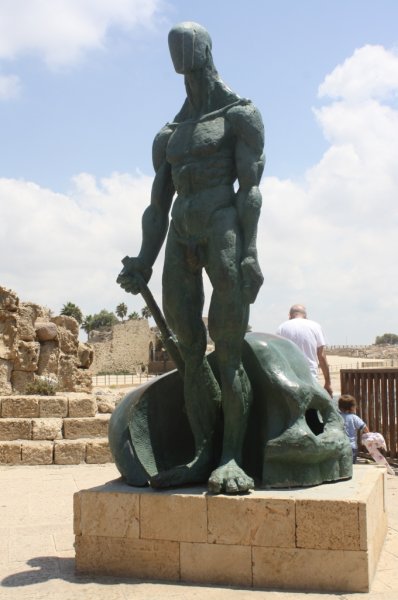 Кейсария статуя