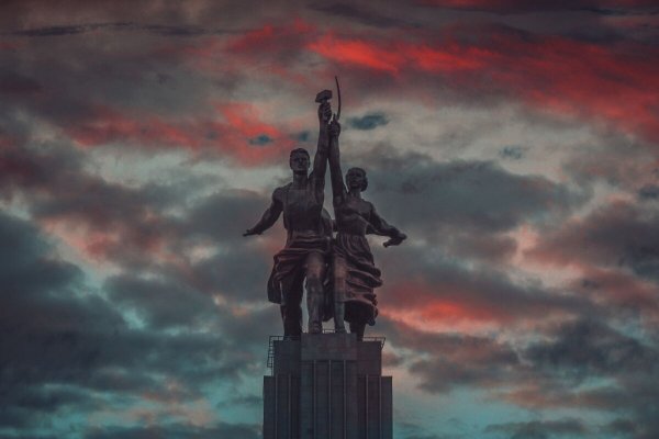 Памятник « рабочий и колхозница». Скульптор Мухина в.и.,Москва,1937