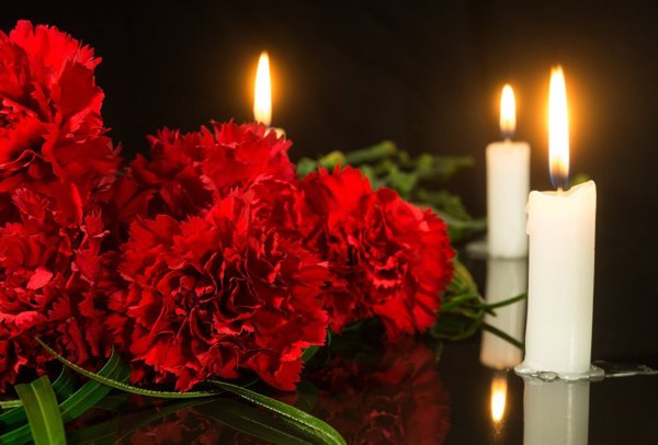 Цветы и свечи