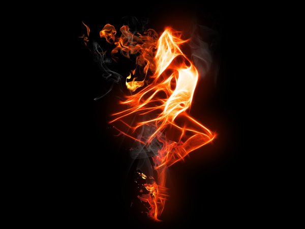 Танцующий на фоне огня