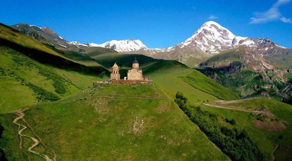 Грузия Казбеги гора Казбек